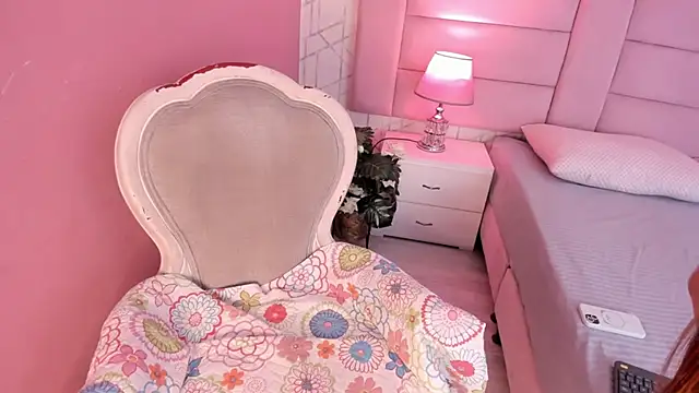 VictoriaLasse online show from April 4, 2026, 1:19 pm