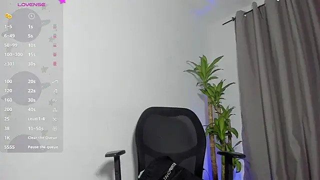 Catty Noir online show from November 27, 2025, 9:39 pm