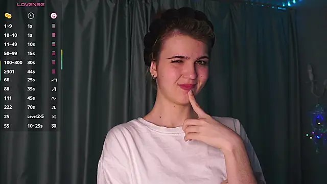 Snapshot of FannyRay chatting on December 3, 2025, 10:19 pm FannyRay online show from December 3, 2025, 10:19 pm