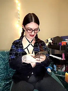 Snapshot of LaylaLucis chatting on February 5, 2026, 11:20 pm LaylaLucis online show from February 5, 2026, 11:20 pm