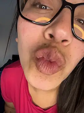 Snapshot of LyaRose chatting on January 18, 2026, 10:57 pm LyaRose online show from January 18, 2026, 10:57 pm