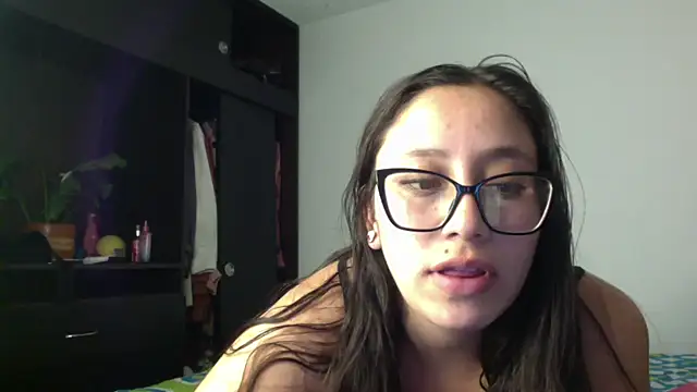 Snapshot of LyaRose chatting on February 5, 2026, 4:39 am LyaRose online show from February 5, 2026, 4:39 am