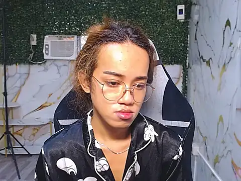 imadriana12 online show from November 27, 2025, 6:26 am