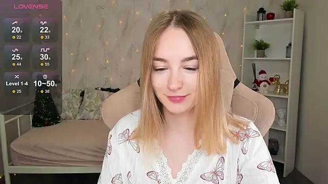 Snapshot of Shy_Polly chatting on January 6, 2026, 12:03 am Shy Polly online show from January 6, 2026, 12:03 am