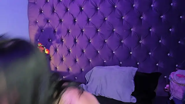 CharlotteStuart online show from April 7, 2026, 3:40 am