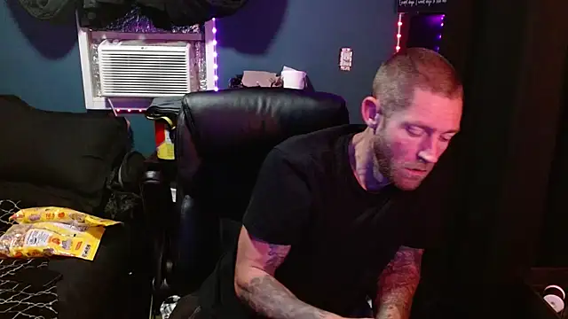 Snapshot of KingCole2390 chatting on February 24, 2026, 2:09 am KingCole2390 online show from February 24, 2026, 2:09 am