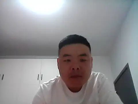 Snapshot of v136235334 chatting on December 22, 2025, 5:10 pm v136235334 online show from December 22, 2025, 5:10 pm