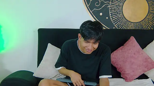 Snapshot of Liam_Sinclair chatting on February 20, 2026, 7:58 pm Liam Sinclair online show from February 20, 2026, 7:58 pm