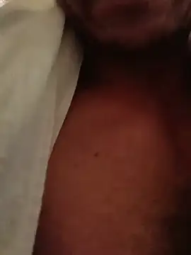 RobertoLuiz84 online show from June 12, 2026, 4:33 am
