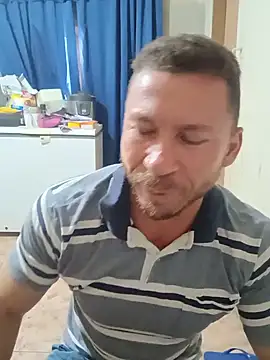 RobertoLuiz84 online show from July 19, 2026, 4:44 pm