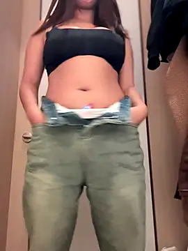 Snapshot of Toffee-00 chatting on December 23, 2025, 7:50 am Toffee-00 online show from December 23, 2025, 7:50 am