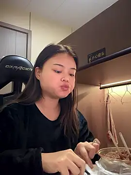 Snapshot of Toffee-00 chatting on January 13, 2026, 7:57 am Toffee-00 online show from January 13, 2026, 7:57 am