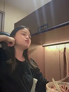 Snapshot of Toffee-00 chatting on January 14, 2026, 10:32 am Toffee-00 online show from January 14, 2026, 10:32 am