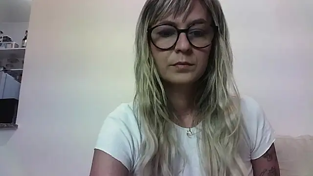 Snapshot of KnotBabe chatting on December 22, 2025, 1:46 am KnotBabe online show from December 22, 2025, 1:46 am