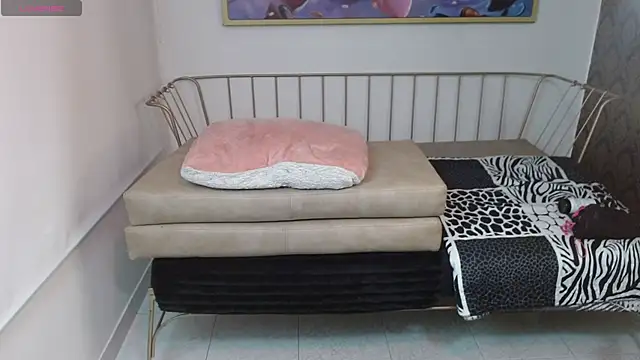 Roxanne vale online show from February 28, 2026, 8:21 pm