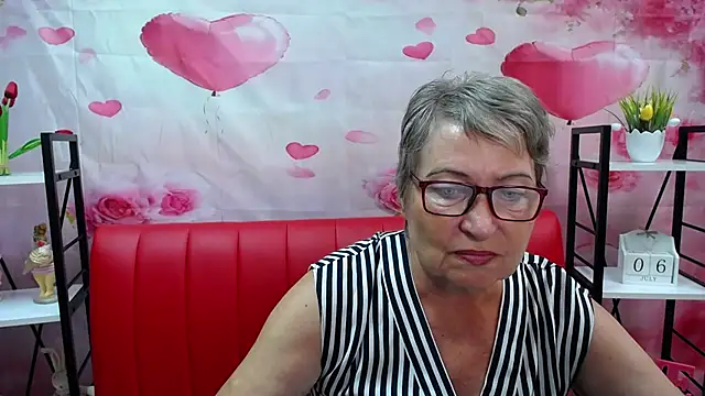 Snapshot of OlgaLuck chatting on July 6, 2026, 5:15 am OlgaLuck online show from July 6, 2026, 5:15 am