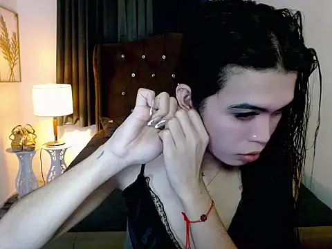 hollyyumiloove online show from March 24, 2026, 10:53 am