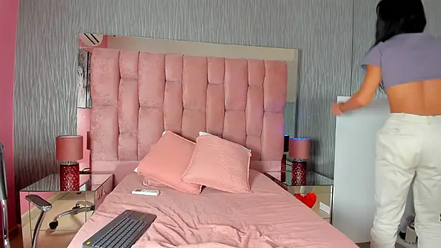 Snapshot of Fernanda_Thail chatting on November 28, 2025, 12:08 pm Fernanda Thail online show from November 28, 2025, 12:08 pm