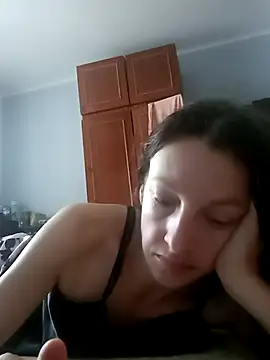 Snapshot of AlisKiv chatting on November 23, 2025, 10:04 am AlisKiv online show from November 23, 2025, 10:04 am