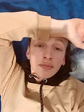 Snapshot of AlisKiv chatting on November 28, 2025, 8:33 pm AlisKiv online show from November 28, 2025, 8:33 pm