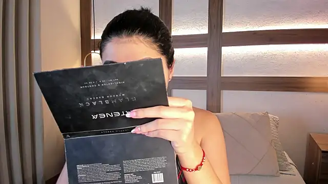 Snapshot of SarhaVega chatting on January 13, 2026, 1:27 pm SarhaVega online show from January 13, 2026, 1:27 pm