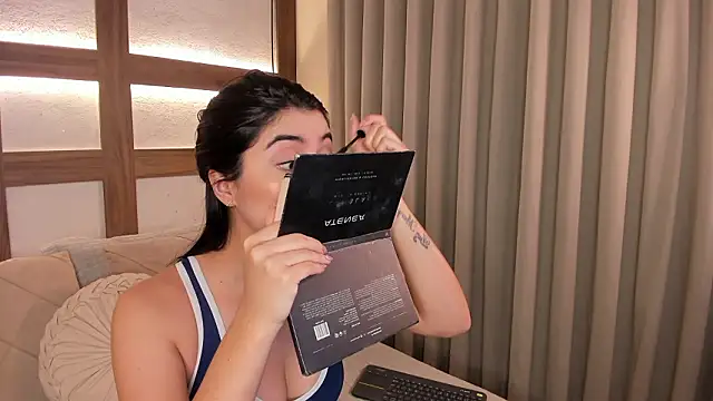 Snapshot of SarhaVega chatting on February 23, 2026, 12:46 pm SarhaVega online show from February 23, 2026, 12:46 pm