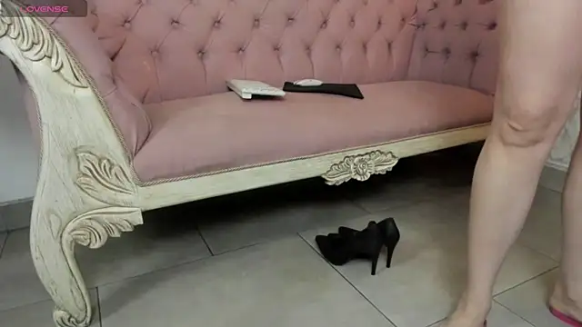 Snapshot of Mysterius_Woman chatting on July 9, 2026, 11:14 am Mysterius Woman online show from July 9, 2026, 11:14 am