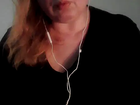 Snapshot of Empiria81 chatting on November 26, 2025, 5:58 pm Empiria81 online show from November 26, 2025, 5:58 pm