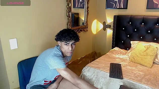 Snapshot of alejandroo_ chatting on December 4, 2025, 11:13 pm alejandroo online show from December 4, 2025, 11:13 pm