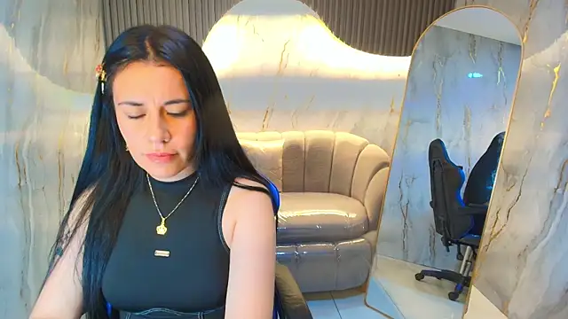 Snapshot of celeste_blue_r chatting on November 26, 2025, 8:43 pm celeste blue r online show from November 26, 2025, 8:43 pm