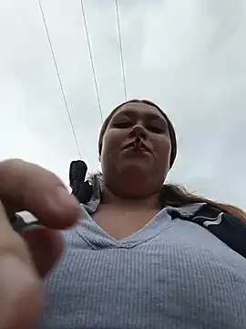 Snapshot of Shofy22 chatting on December 5, 2025, 8:49 pm Shofy22 online show from December 5, 2025, 8:49 pm