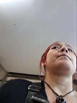 Snapshot of Eveeelyn25 chatting on November 25, 2025, 12:21 am Eveeelyn25 online show from November 25, 2025, 12:21 am