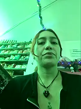 Snapshot of Eveeelyn25 chatting on November 30, 2025, 4:05 am Eveeelyn25 online show from November 30, 2025, 4:05 am