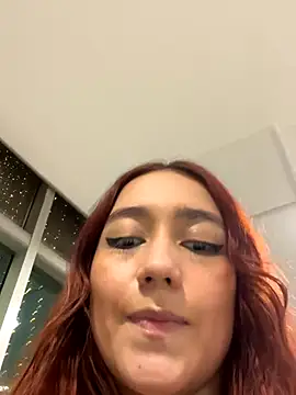 Snapshot of Eveeelyn25 chatting on December 19, 2025, 12:06 am Eveeelyn25 online show from December 19, 2025, 12:06 am