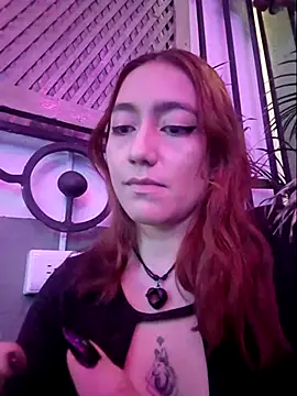 Snapshot of Eveeelyn25 chatting on December 20, 2025, 1:56 am Eveeelyn25 online show from December 20, 2025, 1:56 am