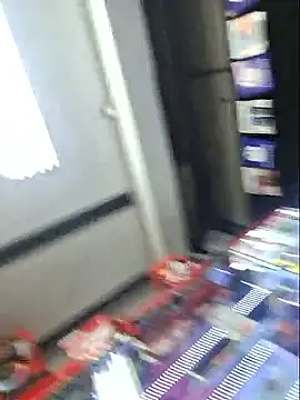 Snapshot of Eveeelyn25 chatting on December 21, 2025, 12:07 am Eveeelyn25 online show from December 21, 2025, 12:07 am