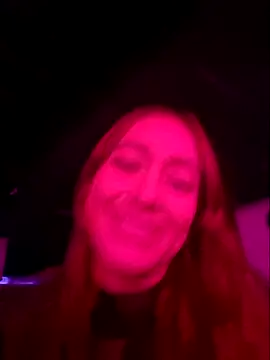 Snapshot of Eveeelyn25 chatting on January 7, 2026, 4:15 am Eveeelyn25 online show from January 7, 2026, 4:15 am