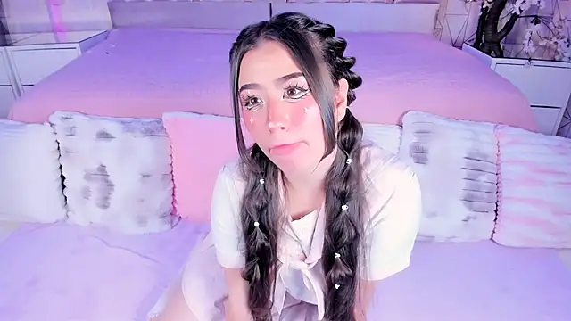 Snapshot of Naomistart chatting on May 6, 2026, 5:57 am Naomistart online show from May 6, 2026, 5:57 am