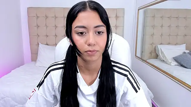 Snapshot of Gemma19_ chatting on December 17, 2025, 1:11 am Gemma19 online show from December 17, 2025, 1:11 am