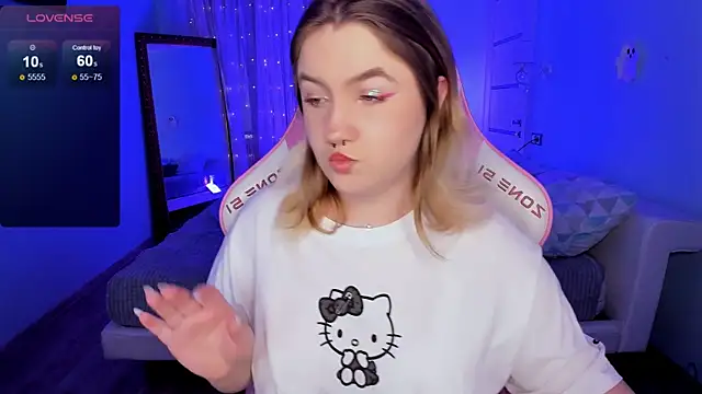 Snapshot of lovelyy_julia chatting on December 4, 2025, 8:23 am lovelyy julia online show from December 4, 2025, 8:23 am