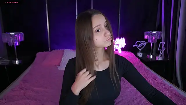 TinyNatalie online show from December 2, 2025, 3:40 pm