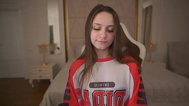 TinyNatalie online show from February 18, 2026, 11:44 pm