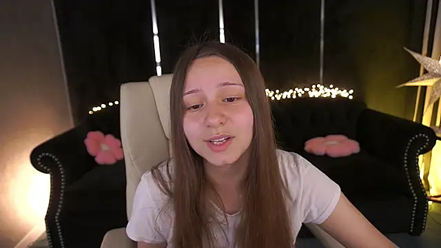 TinyNatalie online show from May 22, 2026, 8:36 pm