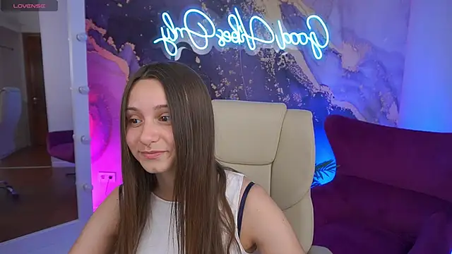 Snapshot of TinyNatalie chatting on June 19, 2026, 7:06 pm TinyNatalie online show from June 19, 2026, 7:06 pm