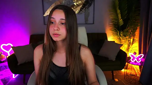 Snapshot of TinyNatalie chatting on July 19, 2026, 8:01 pm TinyNatalie online show from July 19, 2026, 8:01 pm