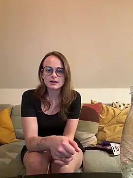 Snapshot of norafack33 chatting on February 8, 2026, 5:05 pm norafack33 online show from February 8, 2026, 5:05 pm