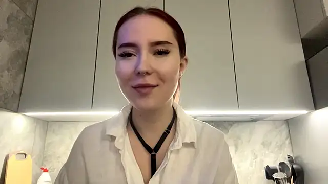 Snapshot of DaphineMckoy chatting on December 3, 2025, 5:37 am DaphineMckoy online show from December 3, 2025, 5:37 am