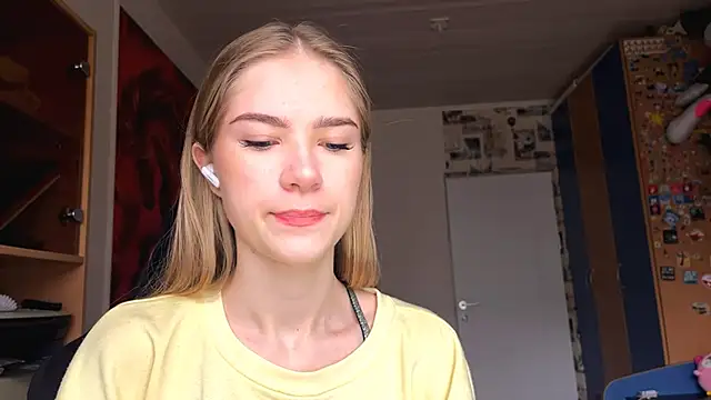 Snapshot of JesicaMortensen chatting on December 3, 2025, 8:12 am JesicaMortensen online show from December 3, 2025, 8:12 am