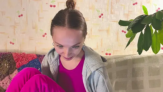 PaulaTisch online show from December 2, 2025, 3:07 pm