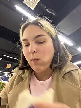 Snapshot of KateBurlesk chatting on November 27, 2025, 9:11 am KateBurlesk online show from November 27, 2025, 9:11 am